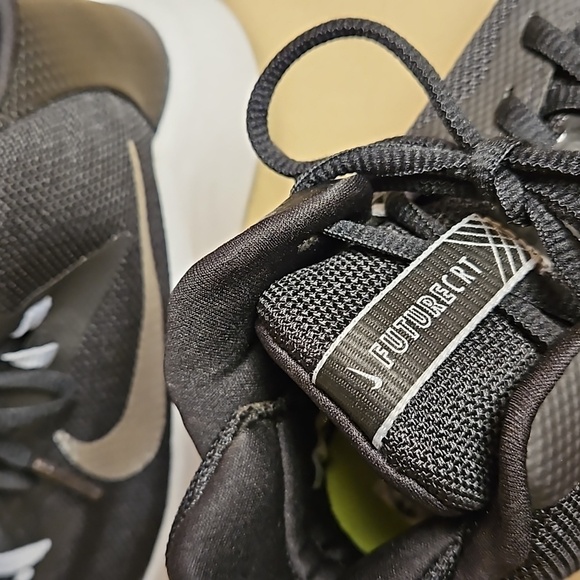 Nike FUTURECRT Youth Court Shoes  Size: 3 1/2 NWOT - Picture 5 of 13